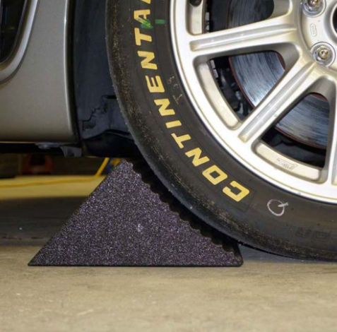 RACE RAMPS Racer Wheel Chock 5 inch | Gờ cao su chặn bánh xe ô tô 3 RACE RAMPS Racer Wheel Chock 5 inch | Gờ cao su chặn bánh xe ô tô - Ảnh 3