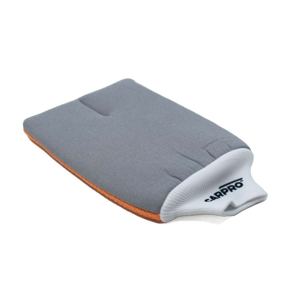 CARPRO Glass Mitt | Găng tay rửa xe chuyên dụng tẩy ố kính ô tô 2 CARPRO Glass Mitt | Găng tay rửa xe chuyên dụng tẩy ố kính ô tô - Ảnh 2