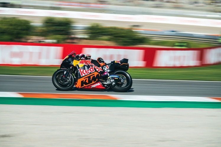 MOTUL DAU NHOT TOT NHAT CHO XE MOTO DUA XE 1